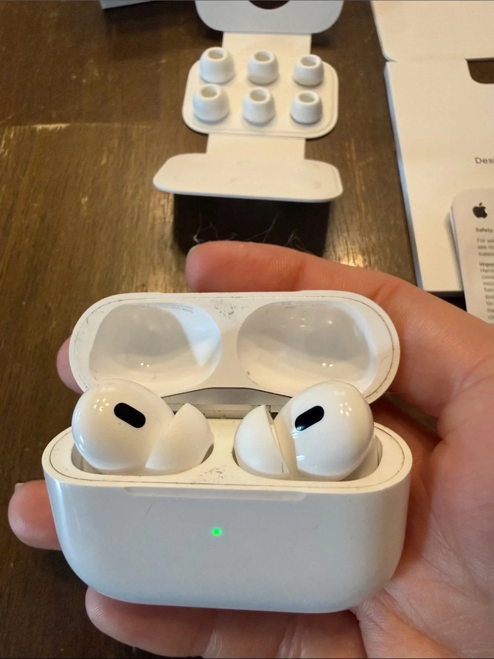 Air Pods Pro first gen with new tips included - Picture 6 of 6